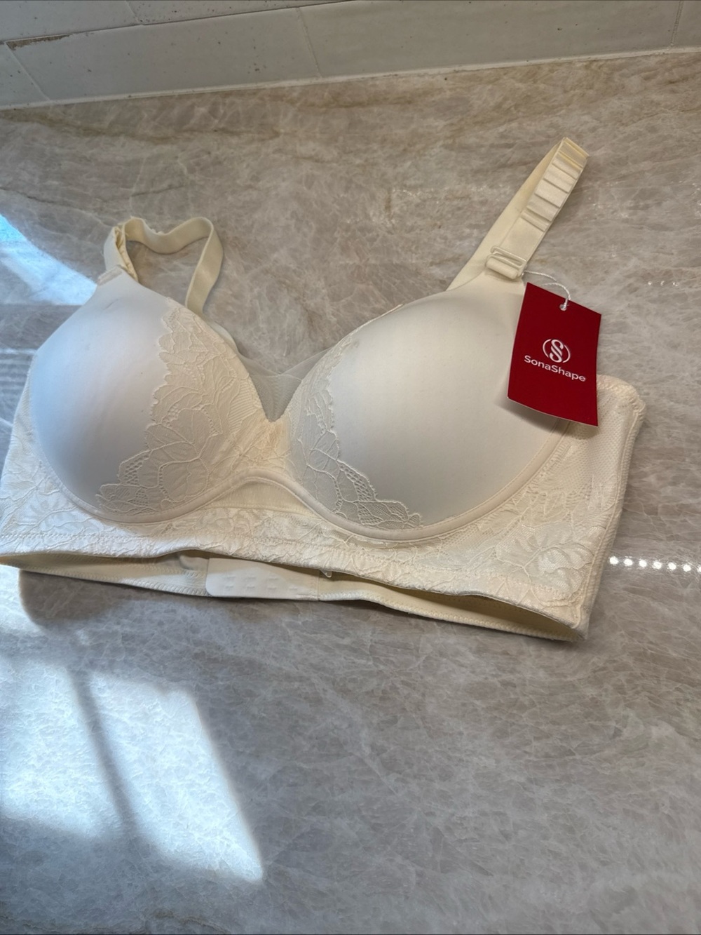 Sona Shape Everyday Wireless cream, floral new with tag 1X